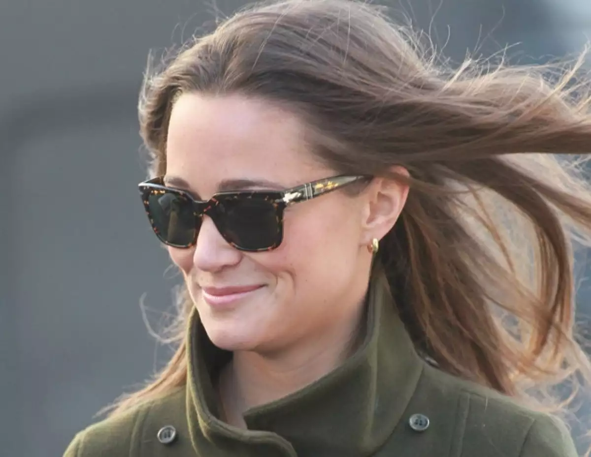 La hermana de la Duquesa de Cambridge fue captada en actitud cariñosa con un viejo amigo de la universidad.