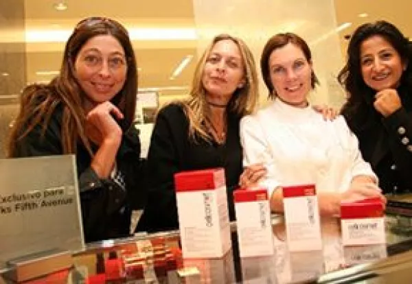 Cellcosmet y Cellmen se venden exclusivamente en Saks.