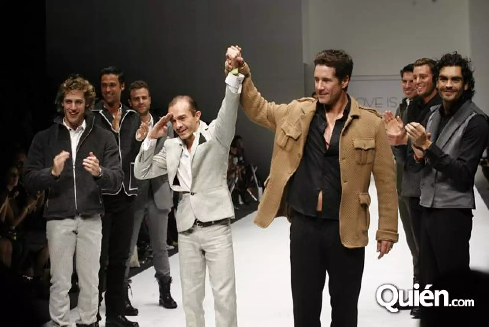 Dfashion Desfile  Love is black