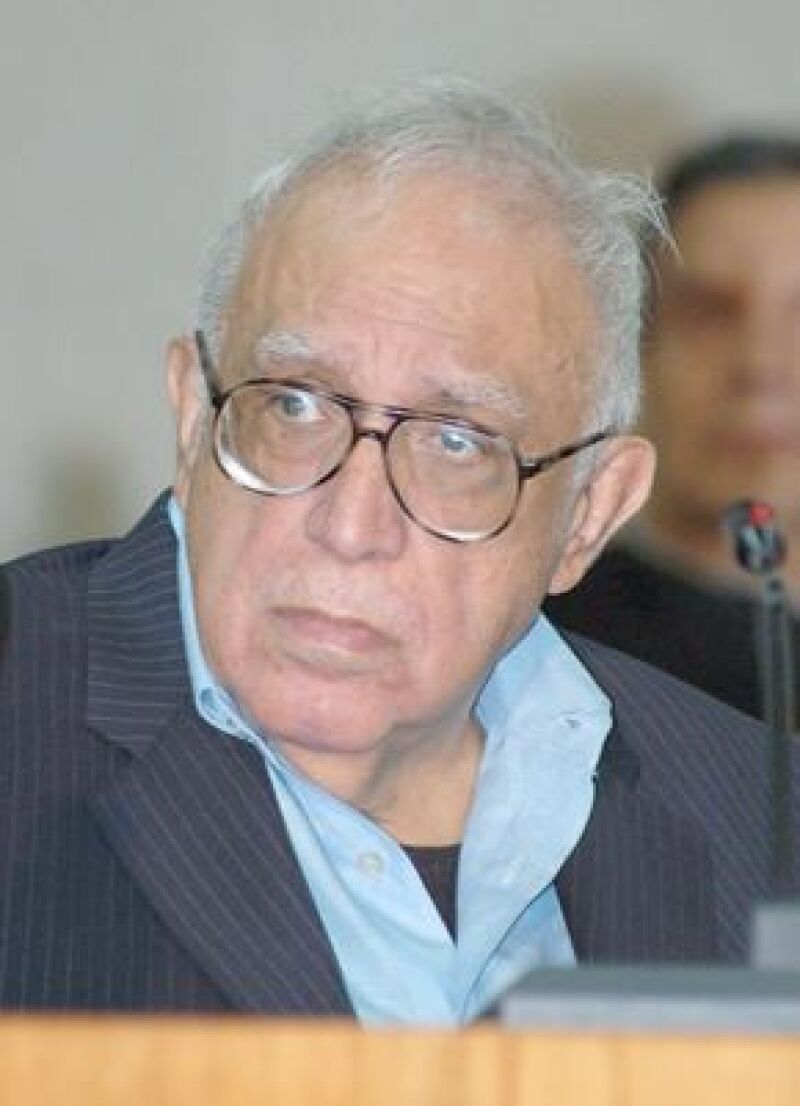 El escritor mexicano obtuvo el título de Doctor Honoris Causa por parte de la UANL.