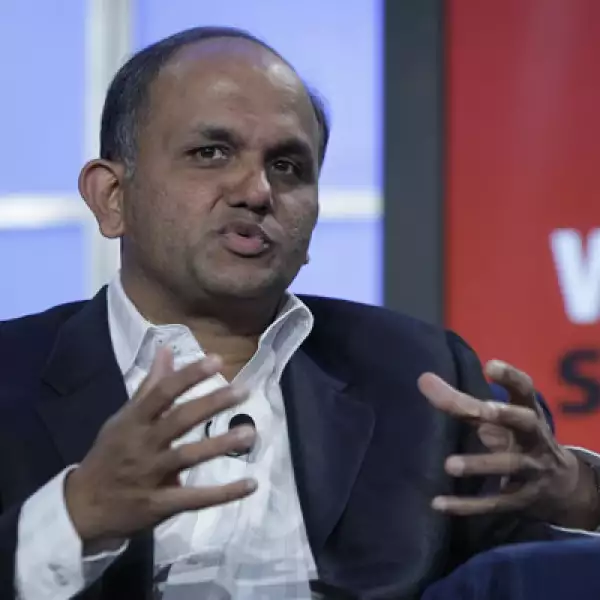 Narayen es el CEO de Adobe desde diciembre de 2007, tiene un salario anual de 875,000 dólares y es el cuarto lugar de este listado.