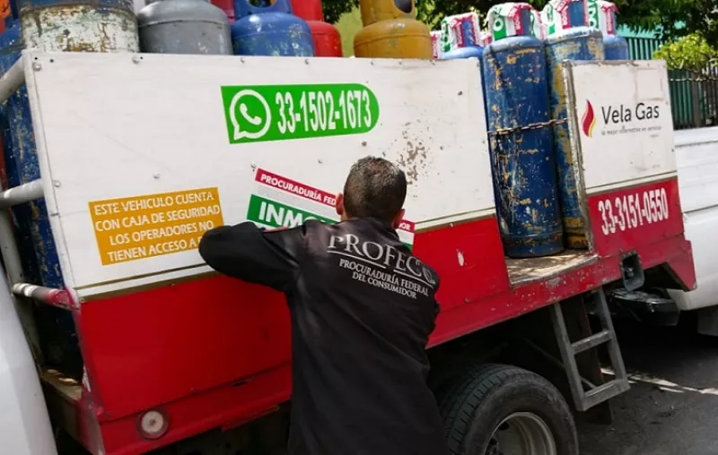 camión de cilindros de gas LP