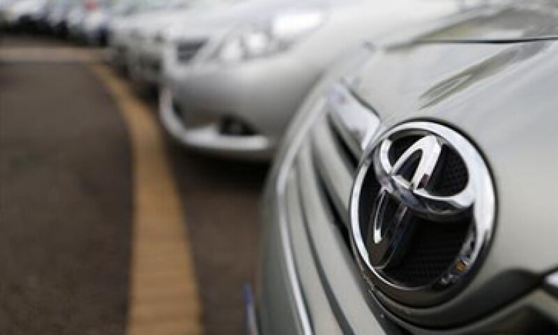 Toyota planea utilizar el dinero y la fuerza de trabajo que ha ahorrado para mejorar el diseño de sus autos. (Foto: Reuters)