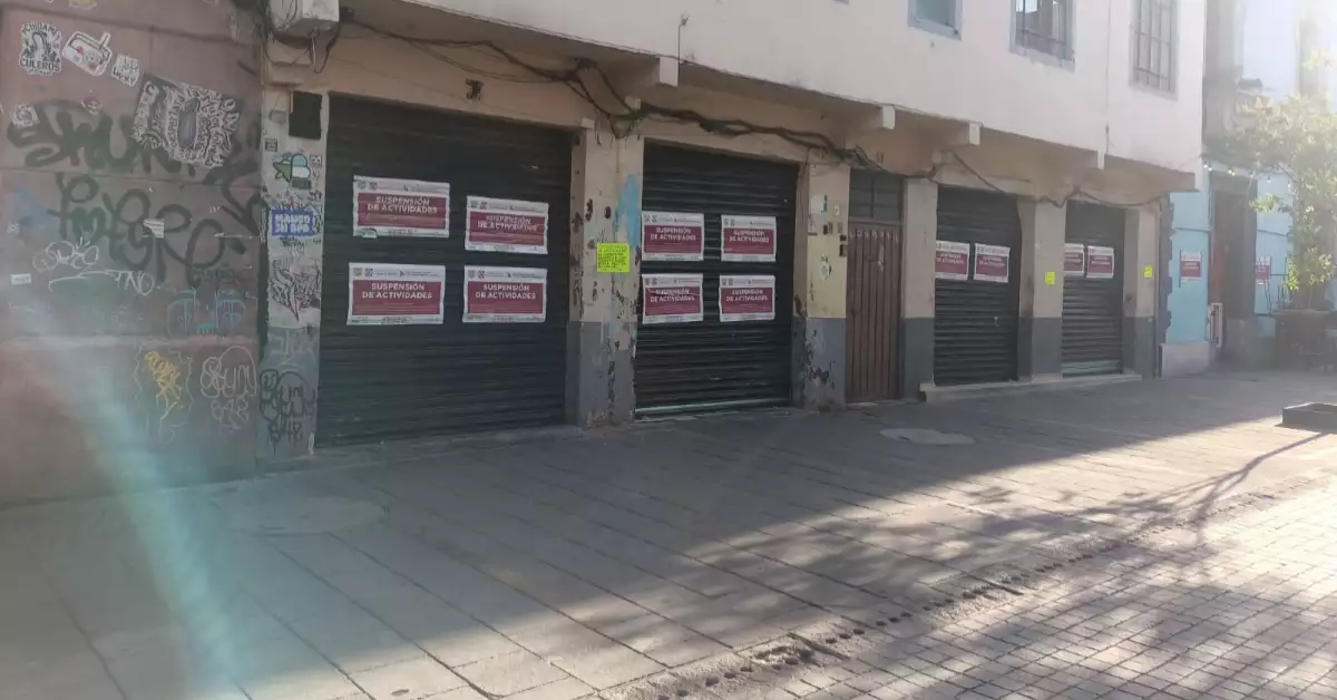 establecimientos-cerrados-calle-regina-abril-2025.jpg