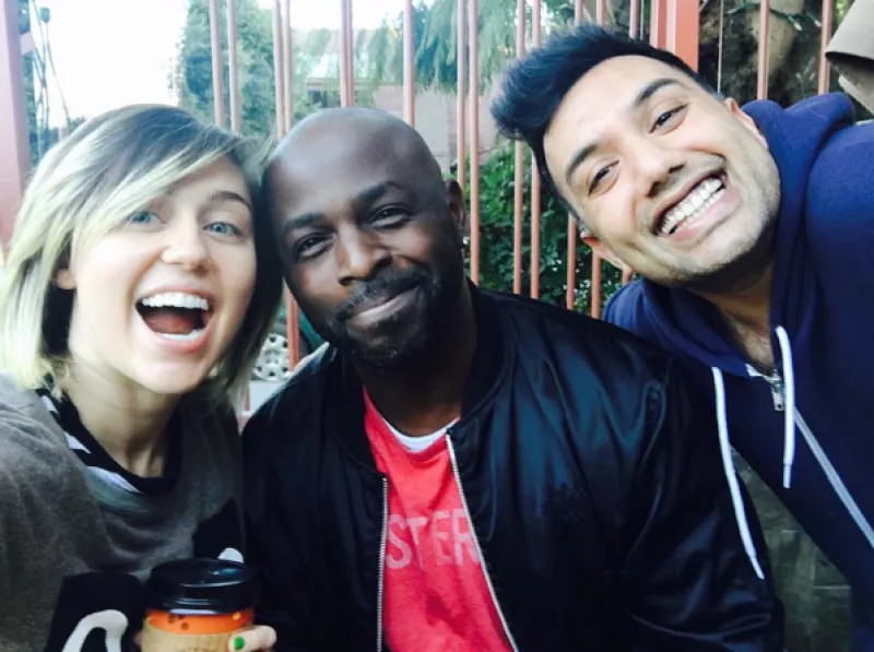 La cantante viajó a Australia para celebrar el año con la familia de su ex, levantando sospechas de un posible regreso entre ambos.