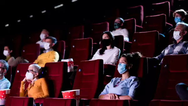 Cinemex ofrece entradas al 2x1 a quienes lleven comprobante de vacunación. (iStock)