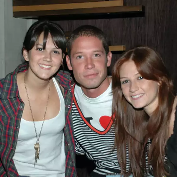 El Cejón festeja a su novia