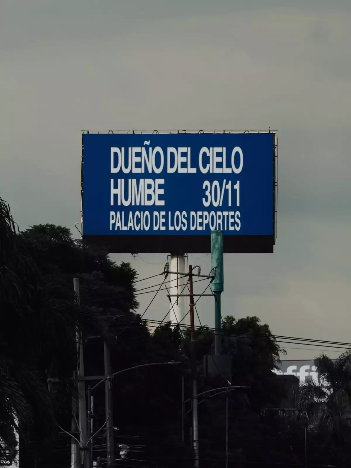 Aparecieron espectaculares alrededor de CDMX que anunciaban el concierto de Humbe en el Palacio de los Deportes.