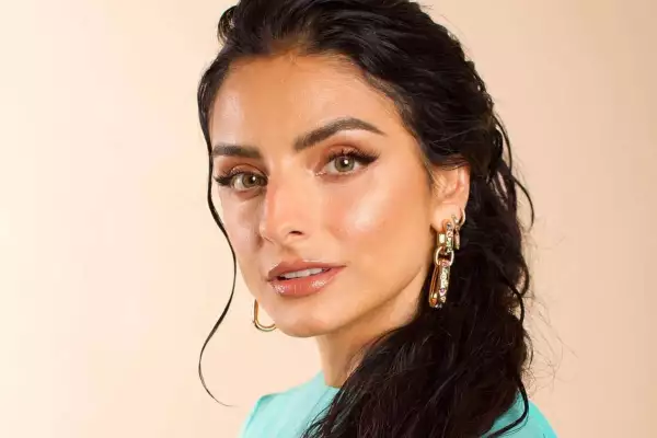 aislinn-derbez (2).jpg