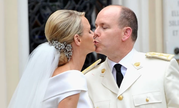 Alberto de Mónaco ganó la demanda al periódico The Sunday Times luego de que se publicara que Charlene, para evitar casarse, habría huído a Sudáfrica días antes de su boda.