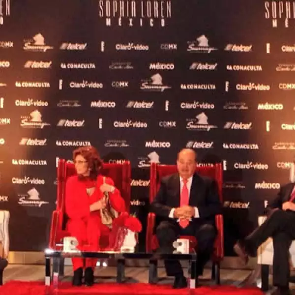 La dos veces ganadora del Oscar estuvo acompañada por su hijo Carlo Ponti, Carlos Slim, y el titular de CONACULTA, Rafael Tovar y de Teresa