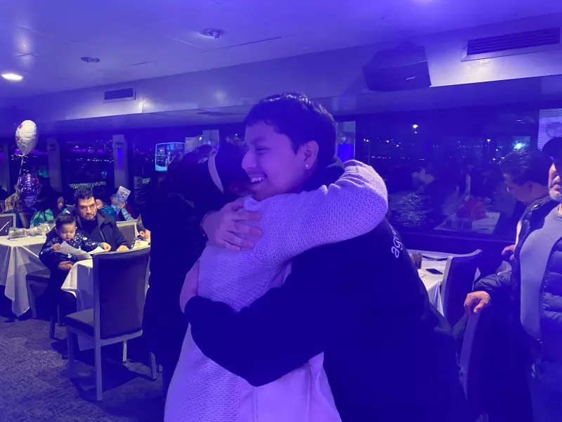 "Llevo 22 años sin ver a mi niña": así fue el reencuentro de 30 familias 