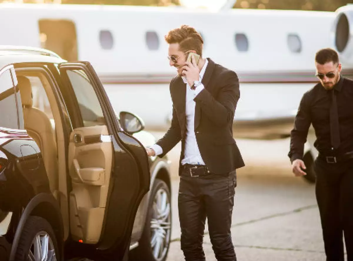 auto y guardaespaldas