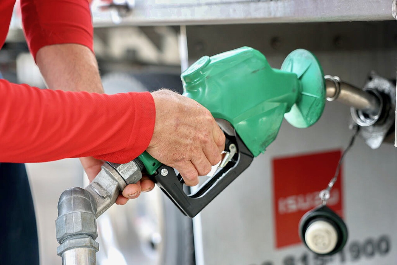 Las gasolinas y diésel tendrán menos impuestos, pero precios no bajarán