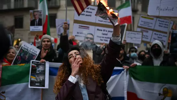 ¿Por qué hay protestas en Irán y cuál es la razón por la que Trump quiere intervenir? 