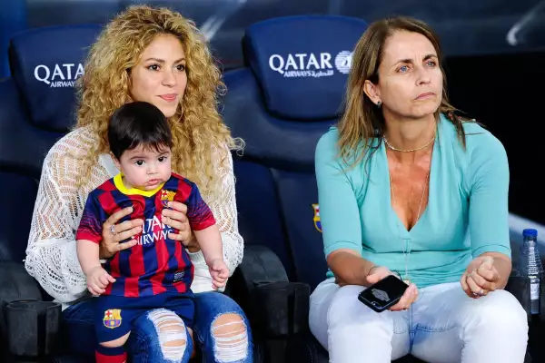 Shakira y Montserrat Bernabéu.