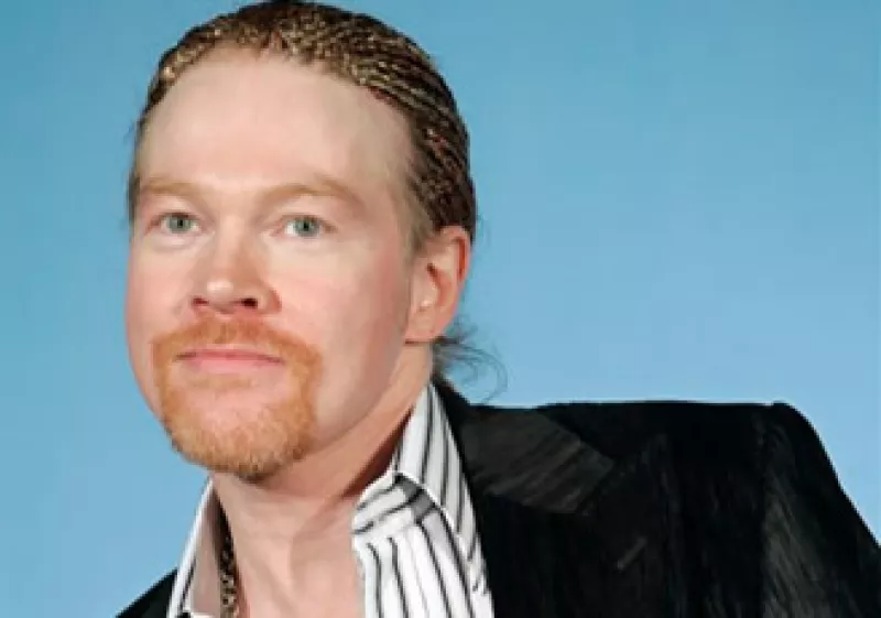 Front Line Management alega que tenía un acuerdo verbal con Axl Rose sobre el pago de comisiones. (Foto: AP)