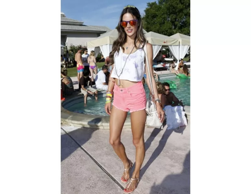 La temporada de festivales recién comenzó, lo cual no es sinónimo de que nuestras celebs favoritas abandonen a su fashionista interna, al contrario. Les presentamos sus mejores looks durante Coachella