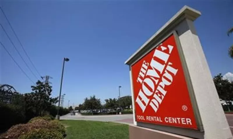 La cadena tuvo una utilidad neta de 947 mdd en el trimestre culminado el 28 de octubre.  (Foto: Reuters)