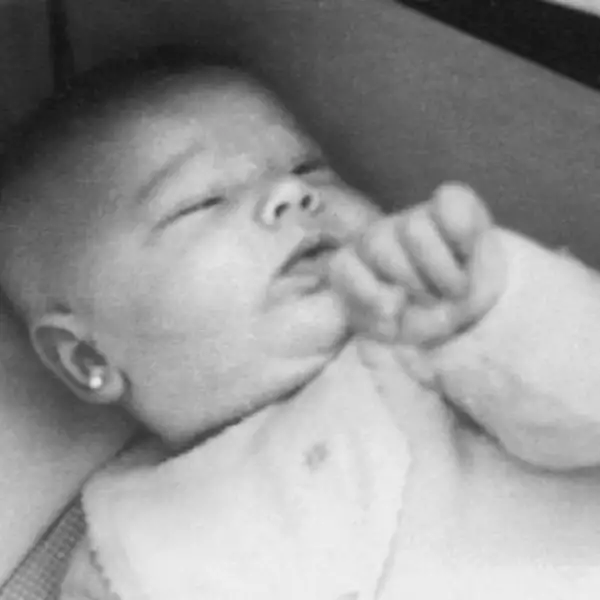 Máxima nació el 17 de mayo de 1971 en Buenos Aires, Argentina, y fue la primera de cuatro hermanos. Aquí a los cuatro meses de edad.