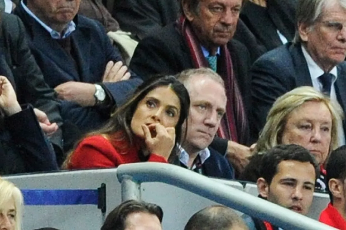 Salma demostró tensión durante algunos momentos del partido.