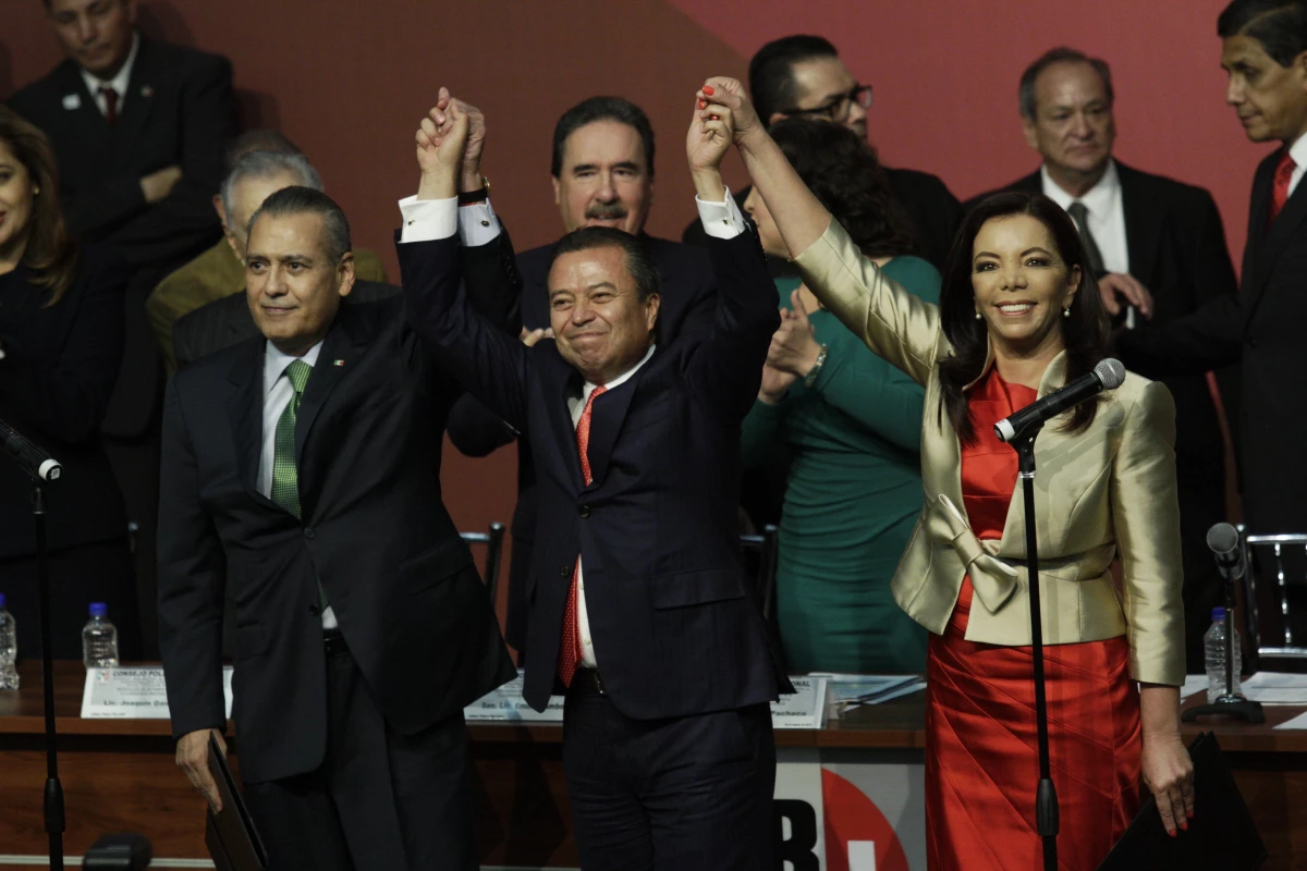 Algunos de los líderes priistas dieron la espalda a sus gobernadores salientes de Veracruz, Quintana Roo y Chihuahua, Javier Duarte, Roberto Borge y César Duarte, respectivamente.