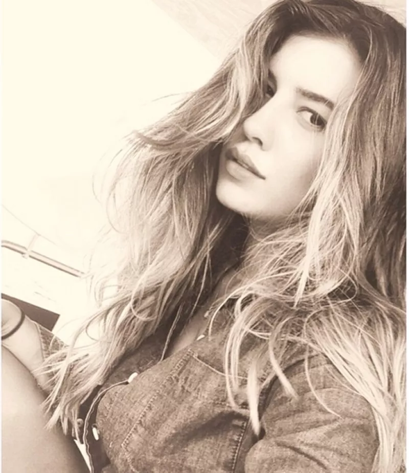 La fashion blogger pidió ayuda para reportar su cuenta en la red social luego de que un hacker la amenzara con venderla y publicara contenidos pornográficos.