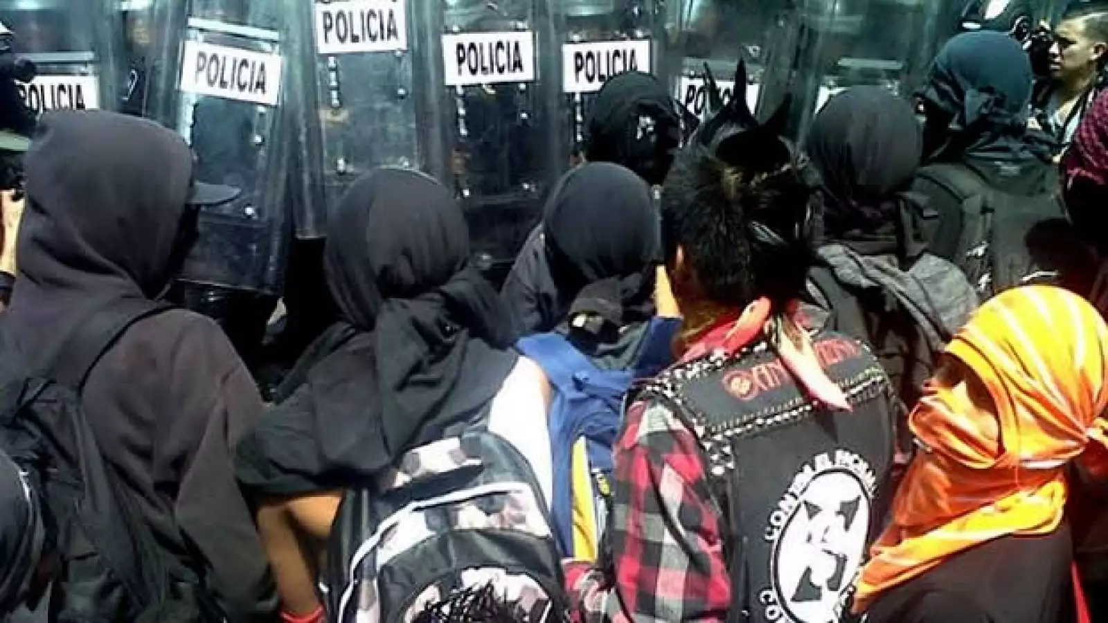 marcha durante el primer informe de gobierno