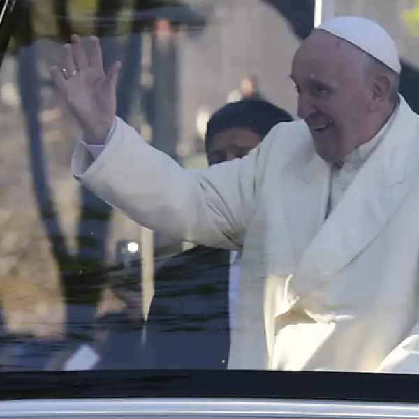 Francisco salió el sábado de la Nunciatura Apostólica para un día de reuniones y actividades.