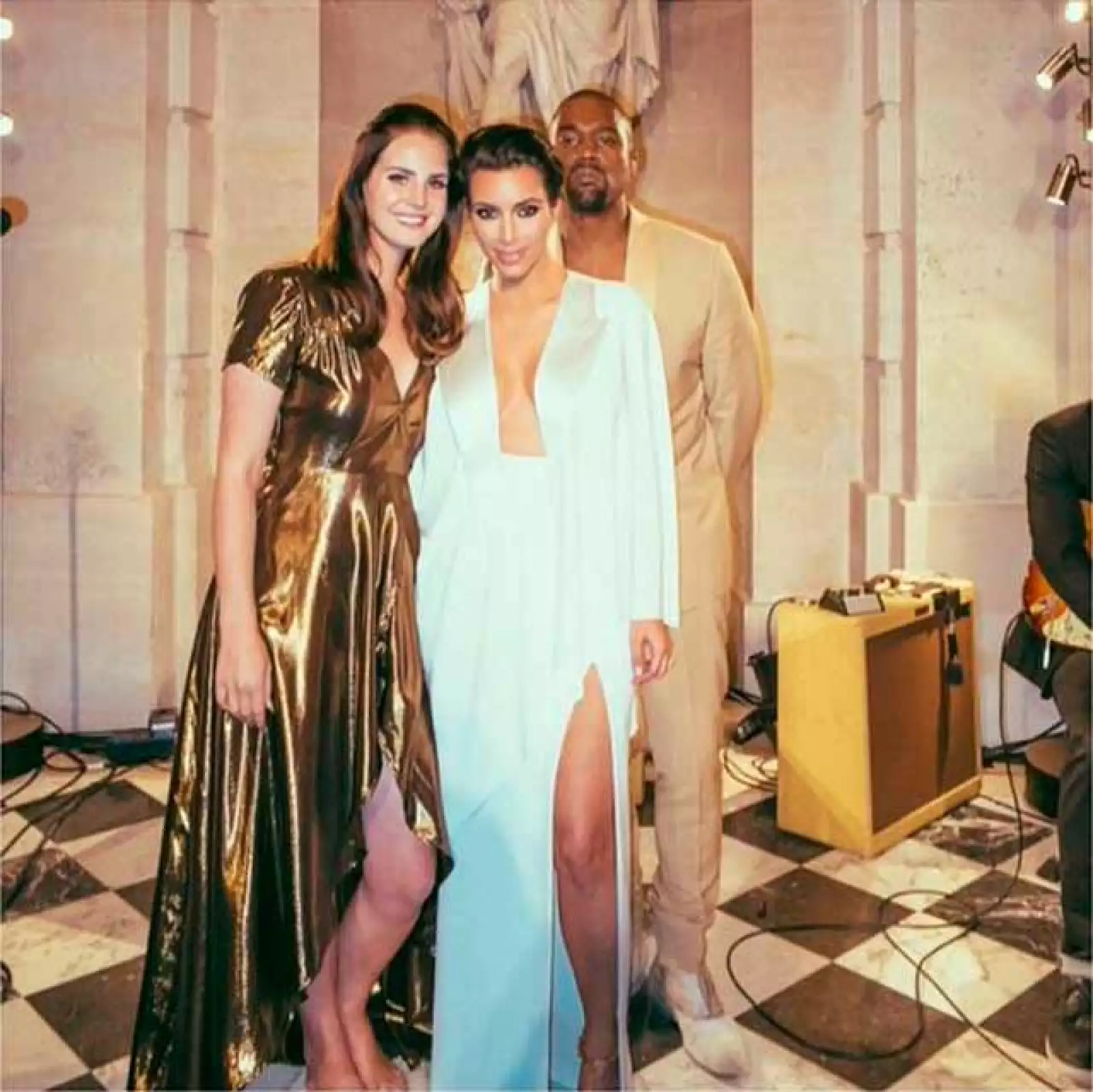 Lana del Rey cantó para los novios.