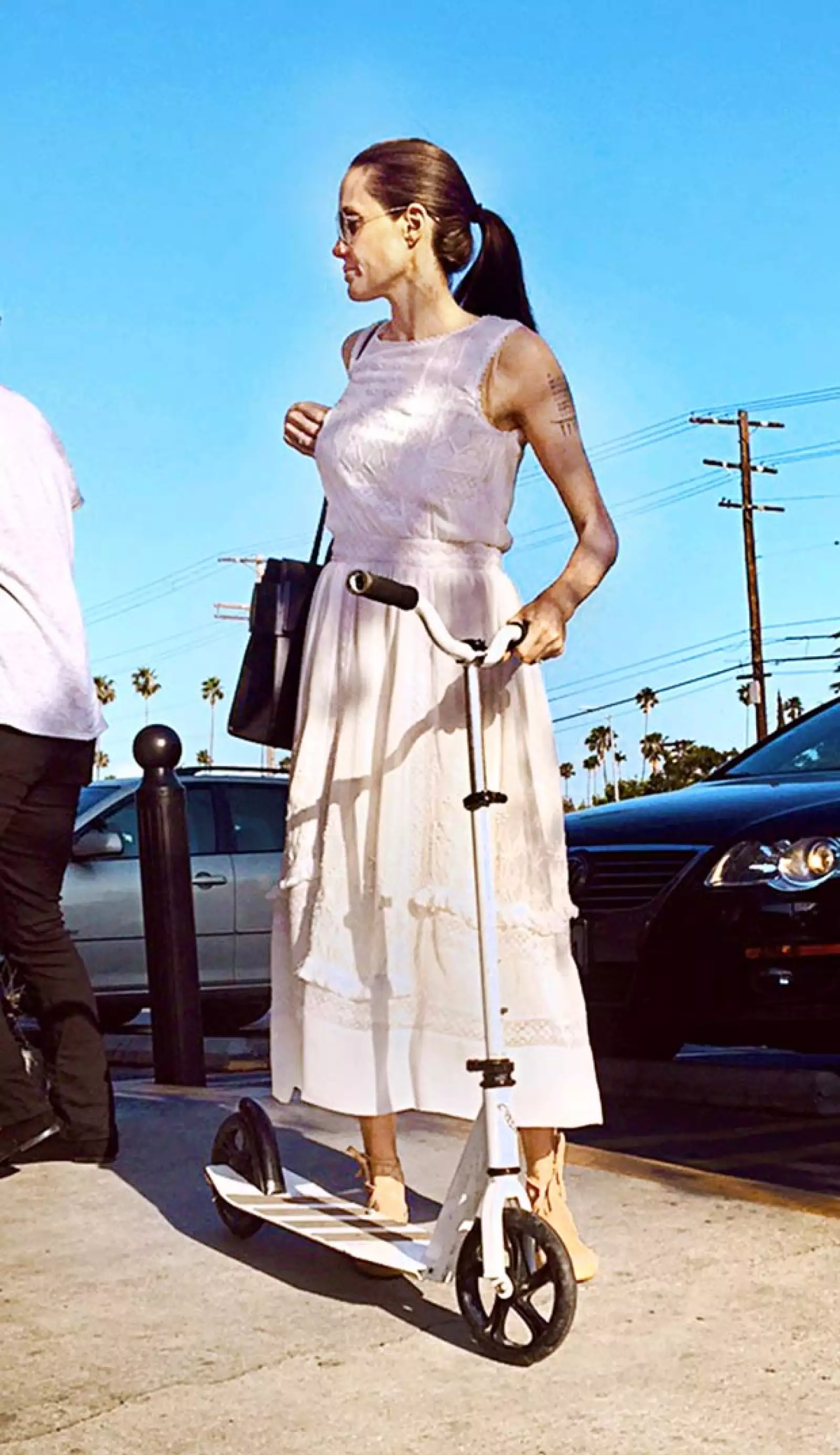 Esta es la figura actual de Angelina Jolie, misma que ha desatado especulaciones de anorexia.