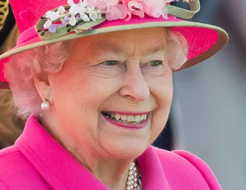 Todos tenemos ciertas manías y curiosidades con las que vivimos día con día. Sin embargo, no conocíamos aquel lado de la reina de Inglaterra.