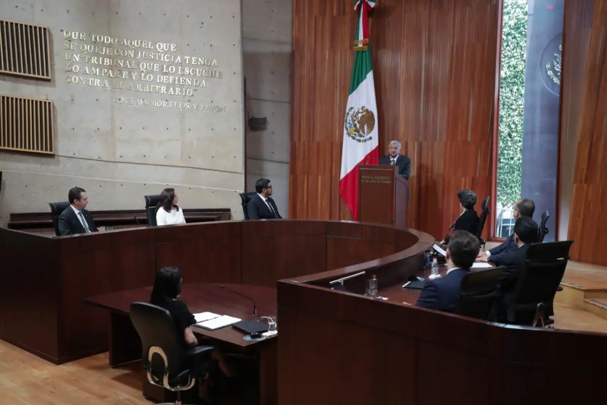 AMLO_Constancia-3.jpg