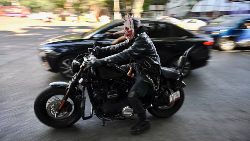 ¿Cuáles son las multas de tránsito especiales para motociclistas en CDMX?