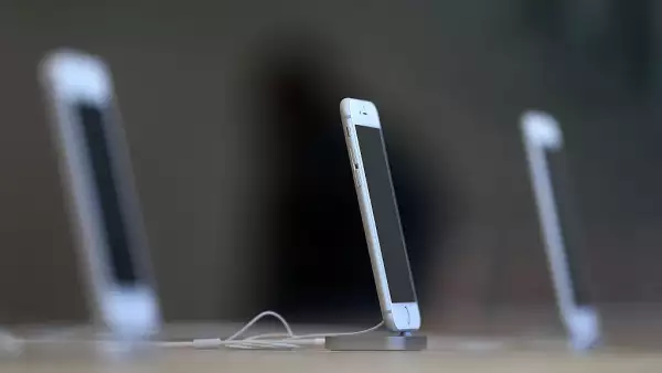 Los rumores en blogs especializados de Apple indican que el nuevo dispositivo quitará la entrada redonda para audífonos para sólo dejar la conexión que actualmente se usa para el cargador.