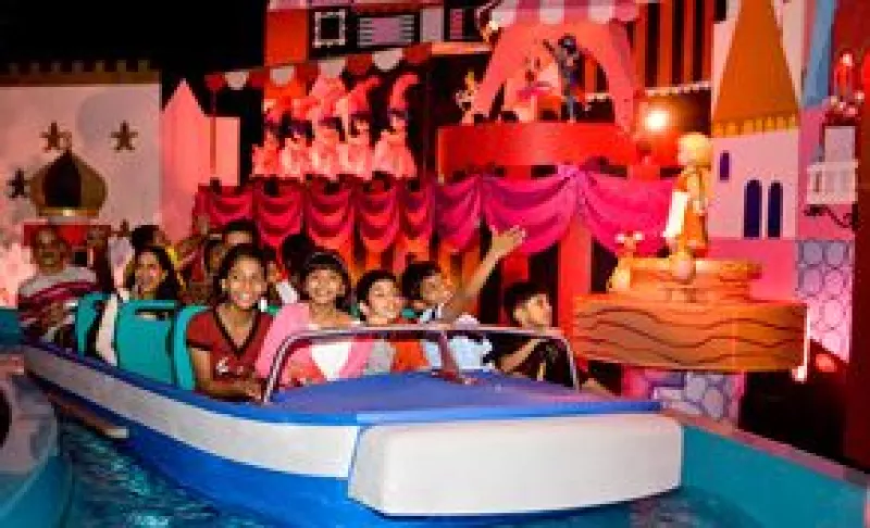 Los pequeños actores se divirtieron en el parque de atracciones en Anaheim, luego de que la cinta ganara ocho galardones en la pasada entrega de los premios Oscar.