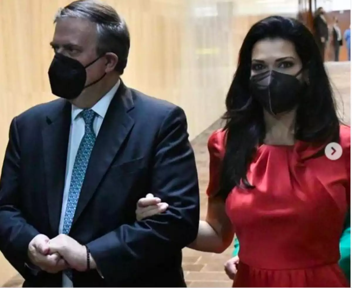 Marcelo Ebrard y Rosalinda Bueso.