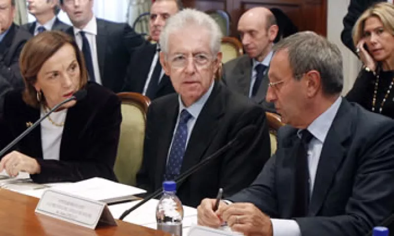 Mario Monti ha estado reuniéndose con partidos, sindicatos, grupos empresariales y otros para generar consenso sobre sus planes anticrisis.  (Foto: AP)