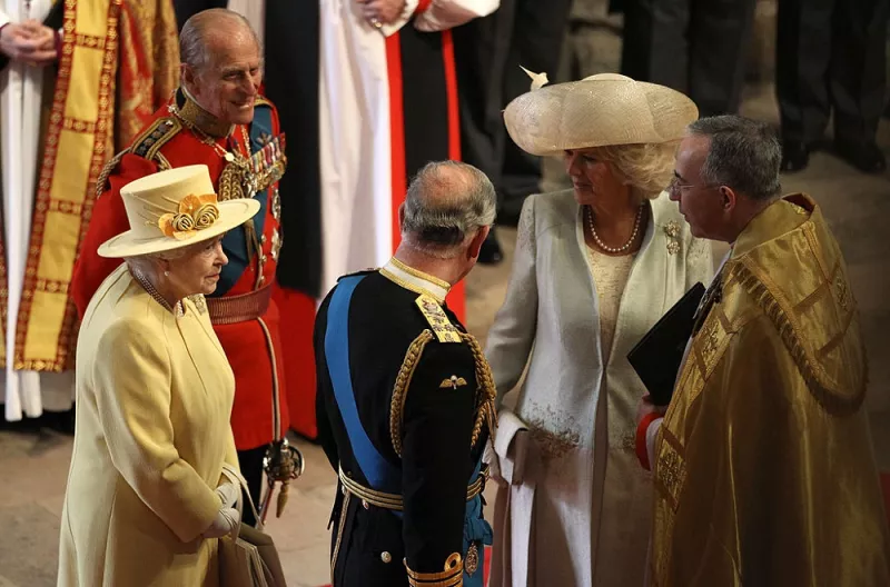 Duque de Edimburgo, Camila de Cornualles, reina Isabel II y el príncipe Carlos