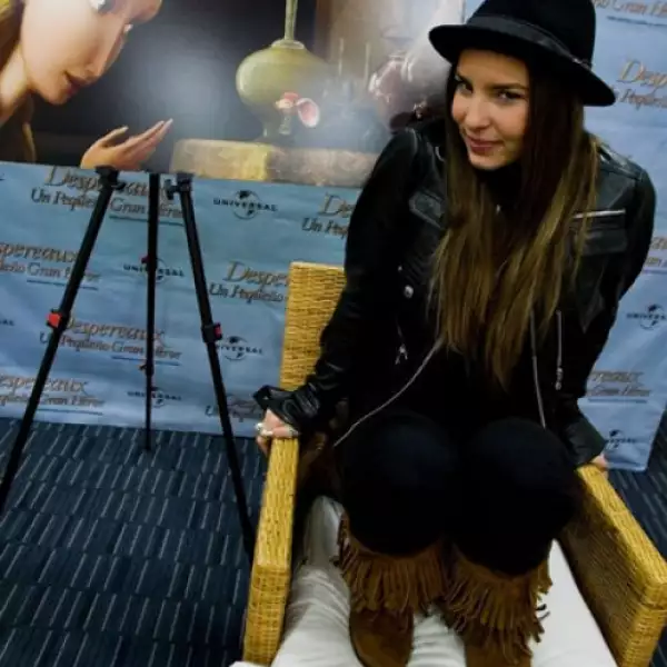 En 2008 prestó su voz para la película Despereaux: Un pequeño gran héroe para el personaje de la princesa Pea.