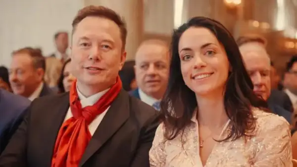 Elon Musk junto a Shivon Zilis, mamá de cuatro de sus trece hijos.