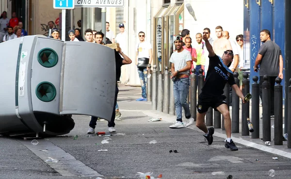 Enfrentamientos también se registraron en Niza y Lyon.