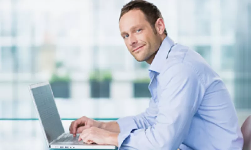 Empresas y Gobiernos se han comprometido a ofrecer becas y cursos en línea para capacitar a europeos en tecnologías digitales. (Foto: Getty Images)