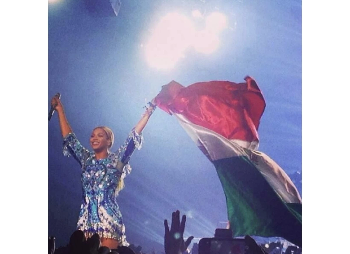 Con una megaproducción que le permitió estar muy cerca de su público, Beyoncé inició en esta ciudad su gira, ante unas 14 mil personas a las que deslumbró con su canto y escultural figura.