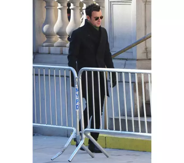 El actor llegó solo al funeral de su amigo Philip Seymour Hoffman.