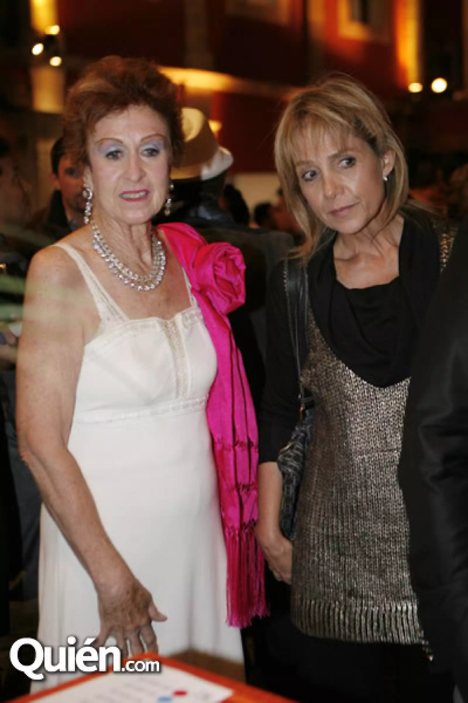 Carmen Ortega,Victoria Buenrostro