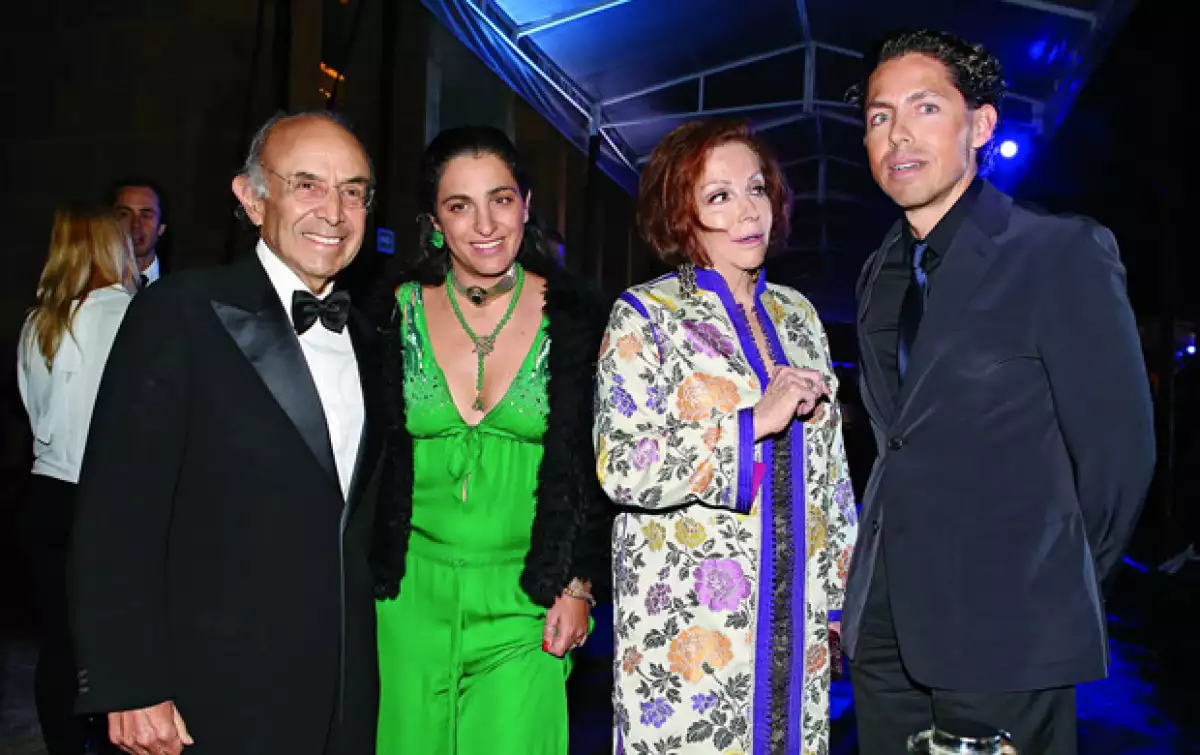 Don Clemente y María Luisa Serna con Soumaya Sllim y Fernando Romero.