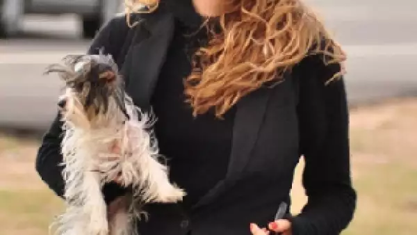 Durante los últimos días, la "Chica Dorada" ha viajado por Sudamérica para presentar su Gran City Pop, ahí se ha encargado de dar a conocer a su nueva mascota.