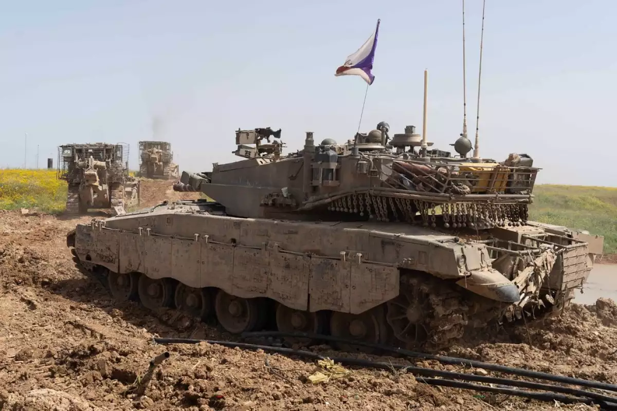 Esta imagen de entrega publicada por el ejército israelí el 31 de marzo de 2024 muestra a las tropas israelíes operando en la Franja de Gaza en medio de las continuas batallas entre Israel y el grupo militante palestino Hamas.