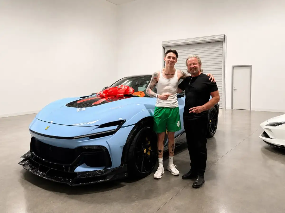 peso-pluma-ferrari.jpg